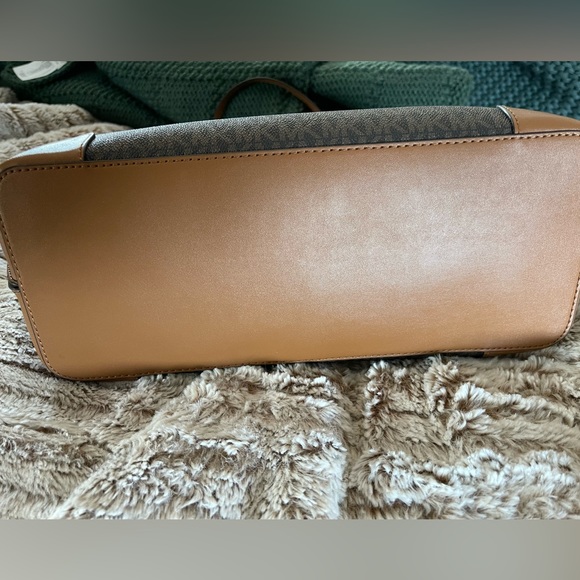 Michael Kors leather tote - Picture 7 of 15